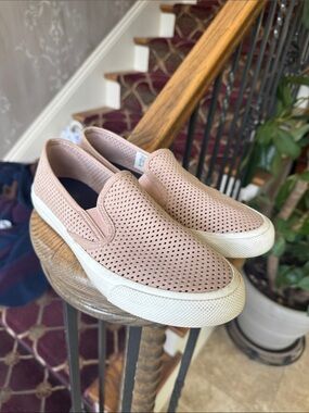 SPERRY women’s seaside perforated slip on sneakers and Rose pink color size 8.5